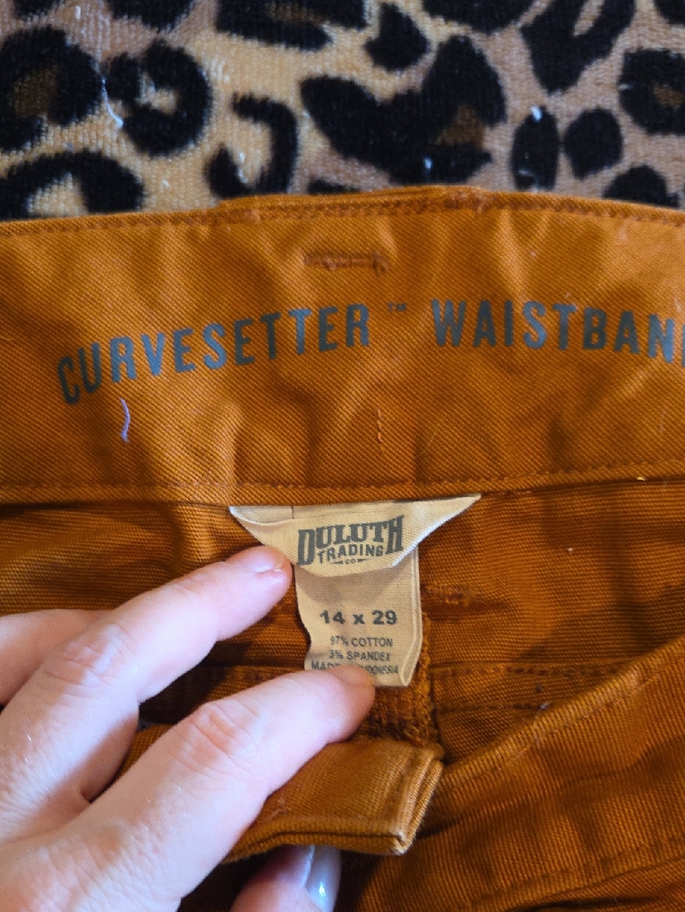 Duluth Trading Co Men’s Curvesetter Chinos in Rust Brown